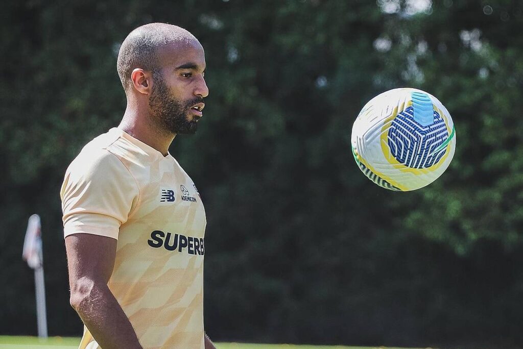 Lucas durante o treino do São Paulo nesta sexta-feira (10). Foto: Divulgação/São Paulo