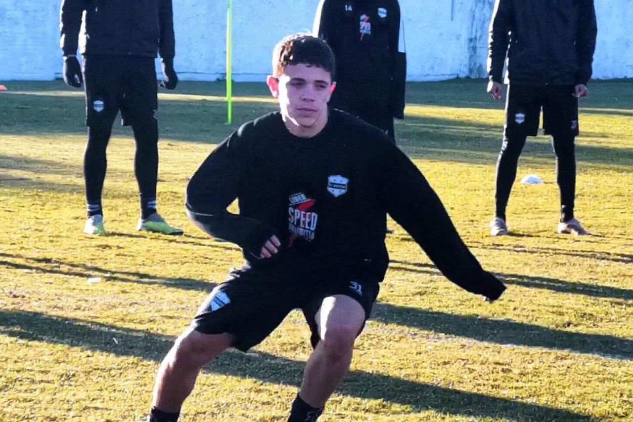 Mateo Apolonio foi relacionado pelo Deportivo Riestra (Foto: Reprodução)