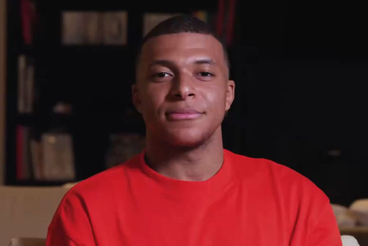 Mbappé anunciou saída pelas redes sociais (Foto: Reprodução)