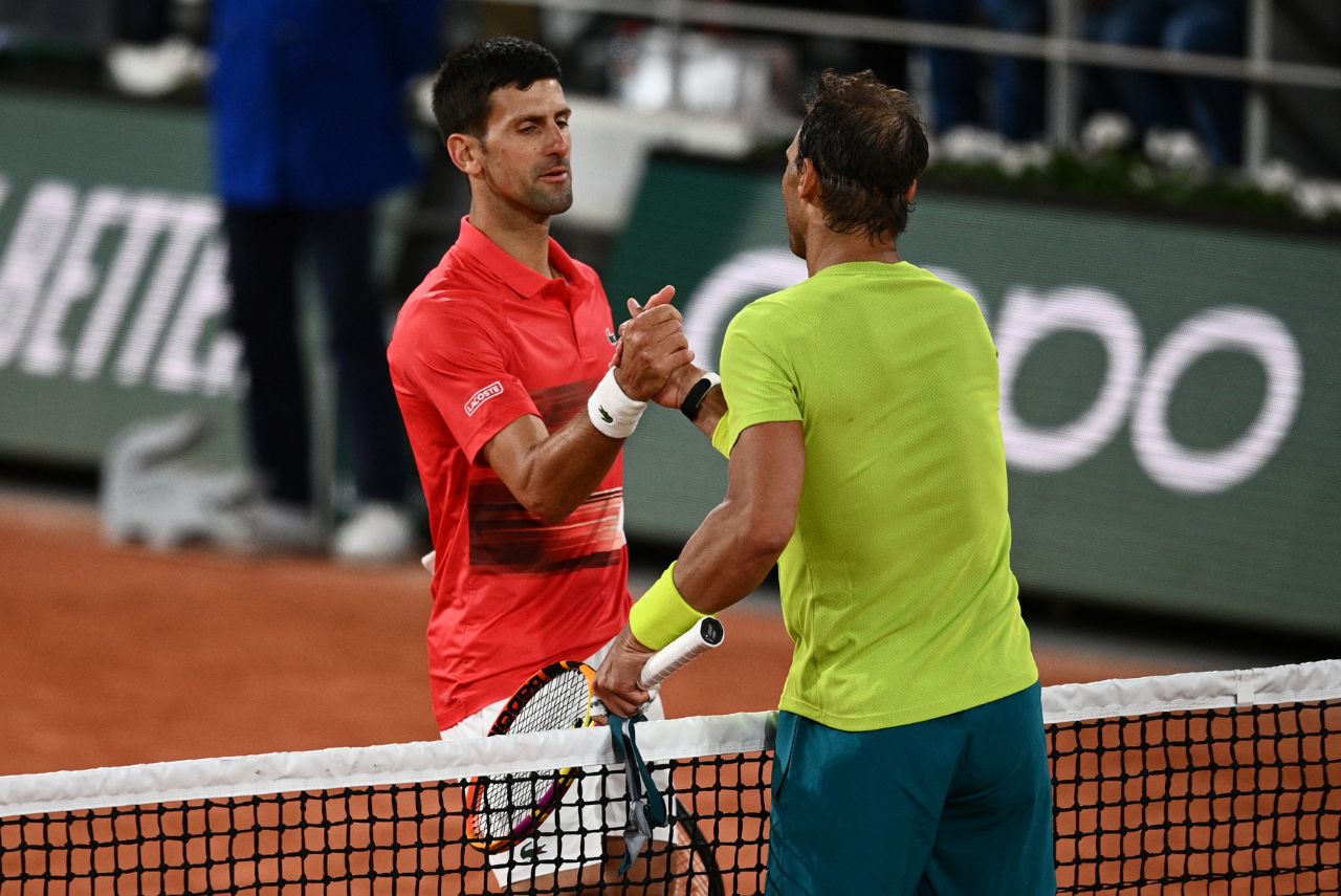 Djokovic e Nadal na disputa de Roland Garros em 2022 (Foto: Christophe Archambault/AFP)