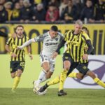 Paulinho não conseguiu ajudar a equipe a bater o Peñarol. Foto: Pedro Souza/Atlético