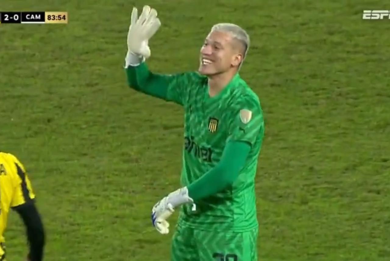 Washington Aguerre, do Peñarol, provocou Hulk durante o jogo