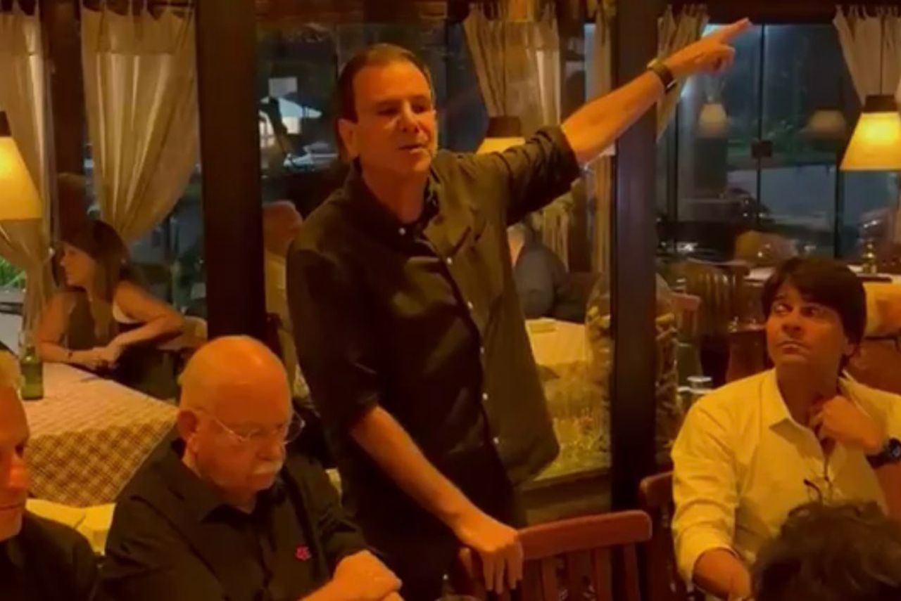 Prefeito Eduardo Paes em reunião com dirigentes do Flamengo (Foto: Reprodução)