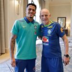 Robert, do Atlético-MG, e Taffarel, preparador de goleiros da Seleção Brasileira (Foto: Rafael Ribeiro/CBF)