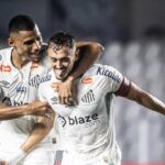 Pituca foi o autor de um dos gols da vitória do Santos. Foto: Reprodução/X