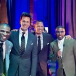 Tom Brady e seus novos companheiros. Foto: Reprodução:X