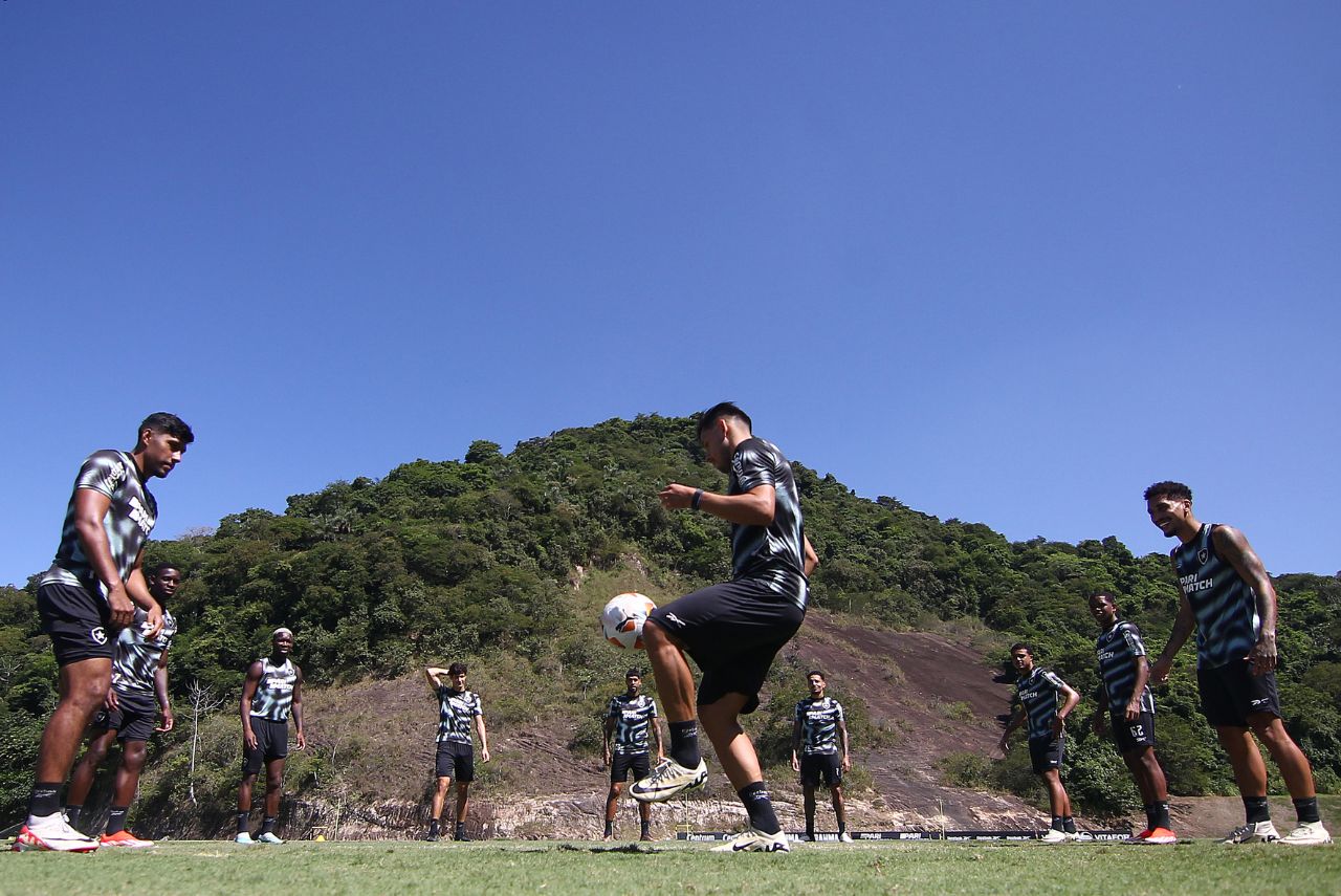 Treino do Botafogo no Espaço Lonier (Foto: Vítor Silva/BFR)