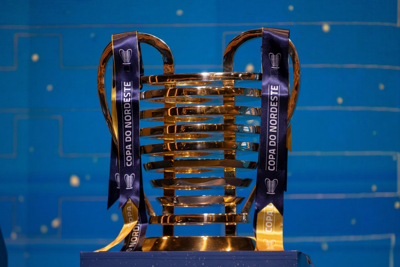 Troféu da Copa do Nordeste (Foto: Thaís Magalhães/CBF)