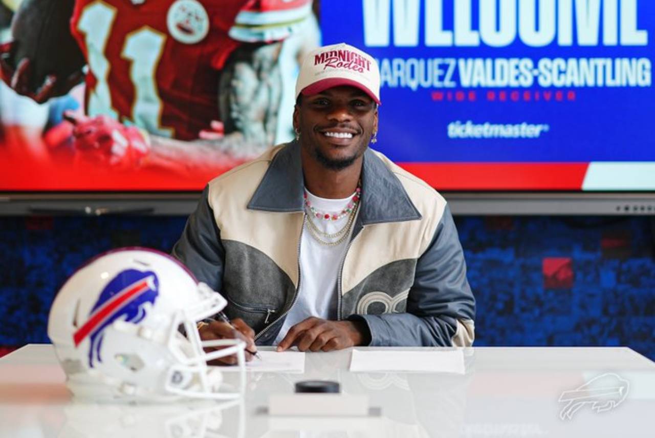 Marquez Valdes-Scantling assinou contrato de uma temporada com os Bills. Foto: Reprodução/X