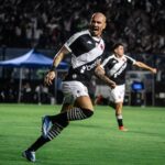 Maicon comemorando o primeiro gol com a camisa do Vasco. Foto: Leandro Amorim/Vasco