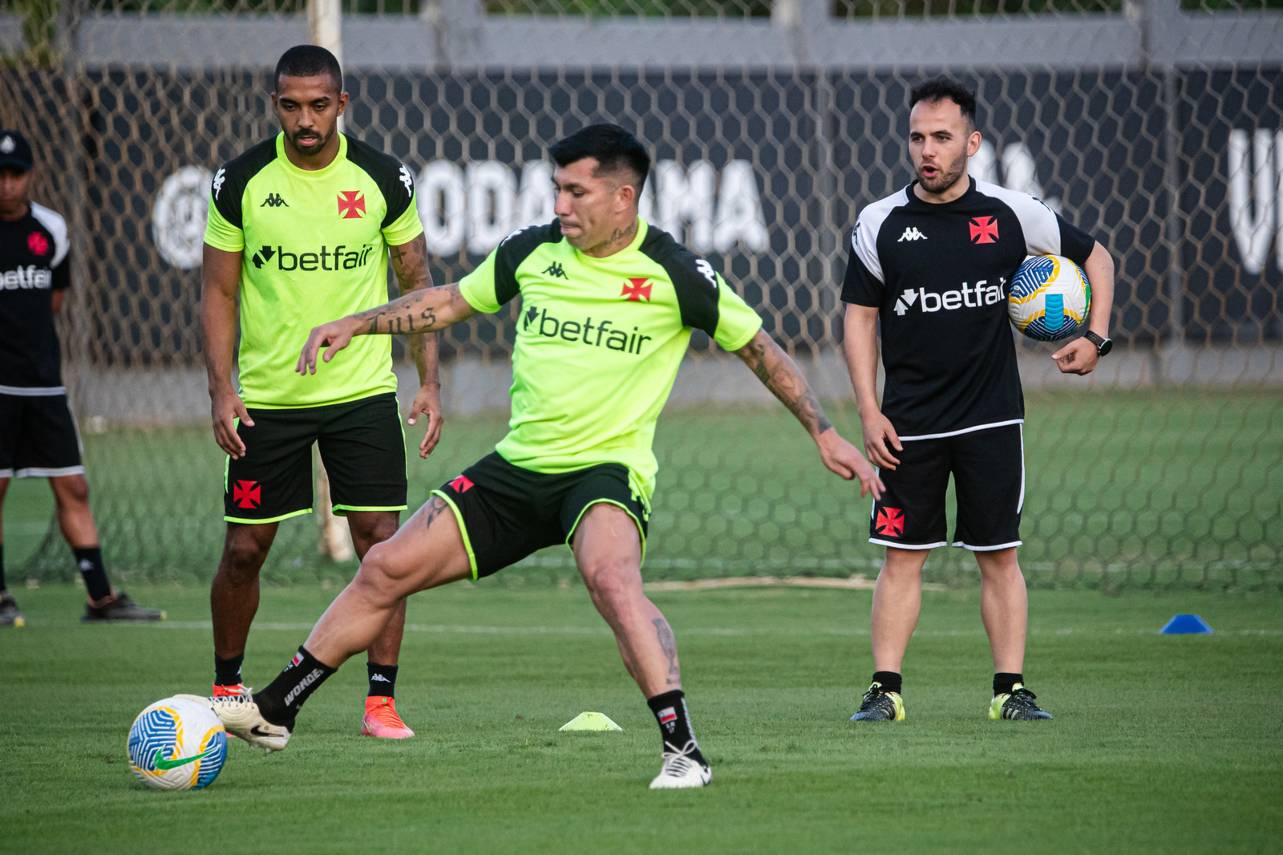 Jogadores durante a atividade desta sexta-feira (24). Foto: Leandro Amorim/Vasco da Gama