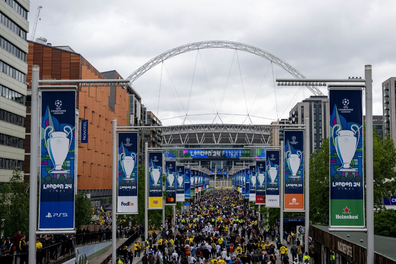 Torcedores do Borussia rumo ao palco da final da Champions