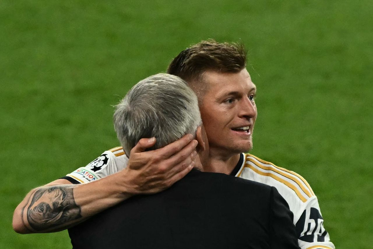 Ancelotti e Kroos durante final da Champions