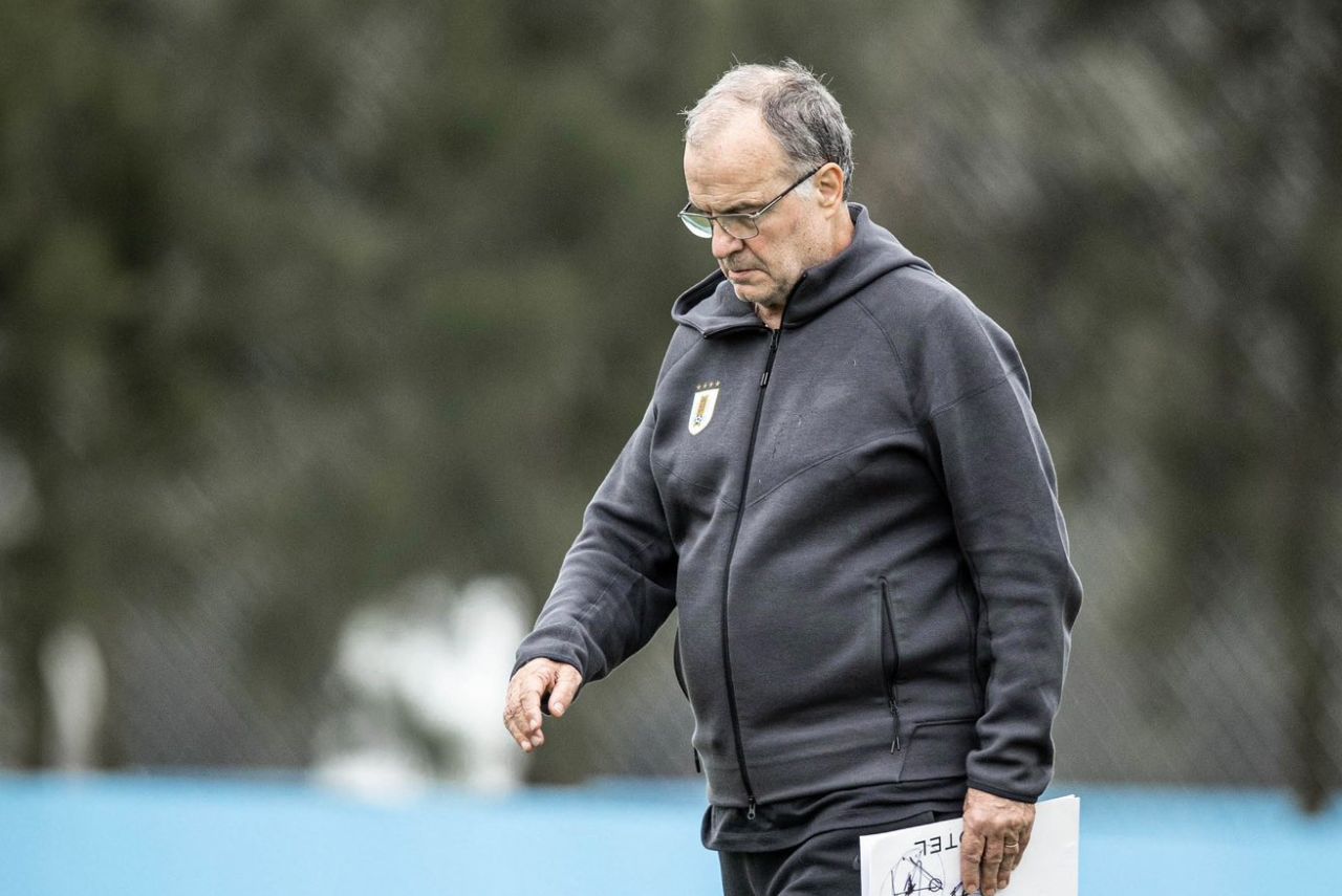 Bielsa durante treino do Uruguai