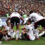 Jogadores do Flamengo comemoram gol no Maracanã