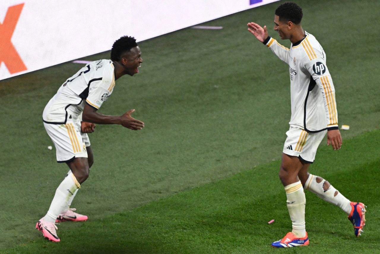 Vini Jr. e Bellingham durante final da Champions League