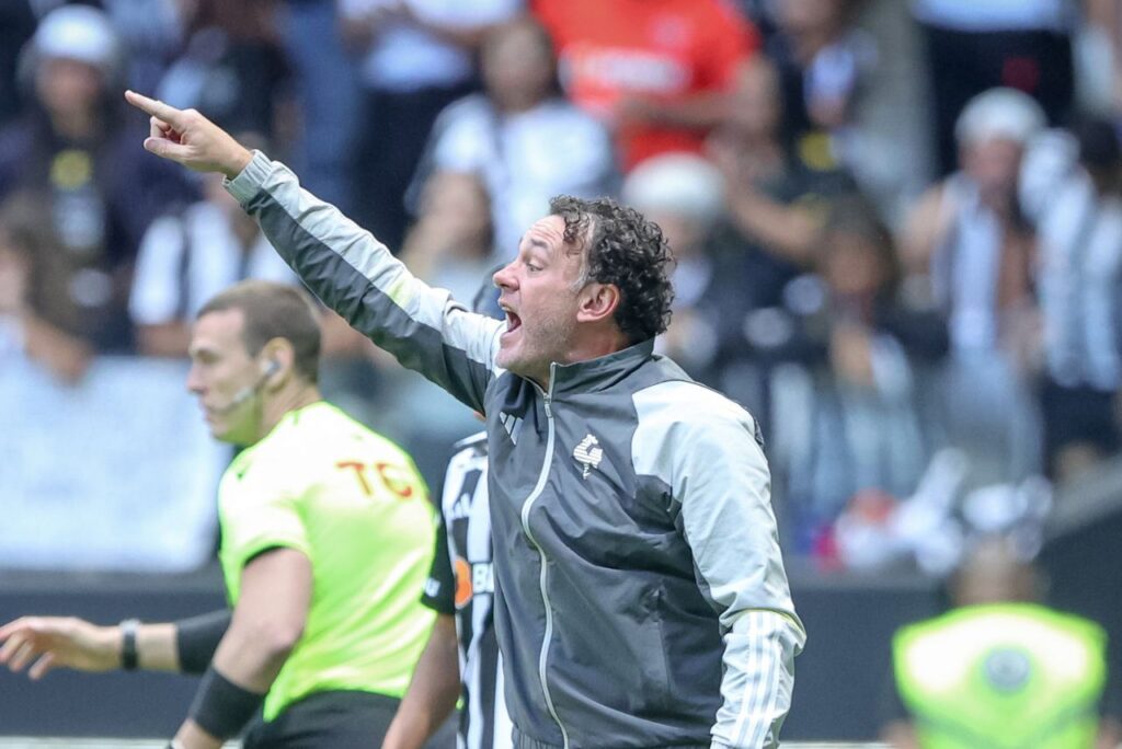 Milito durante empate do Atlético-MG