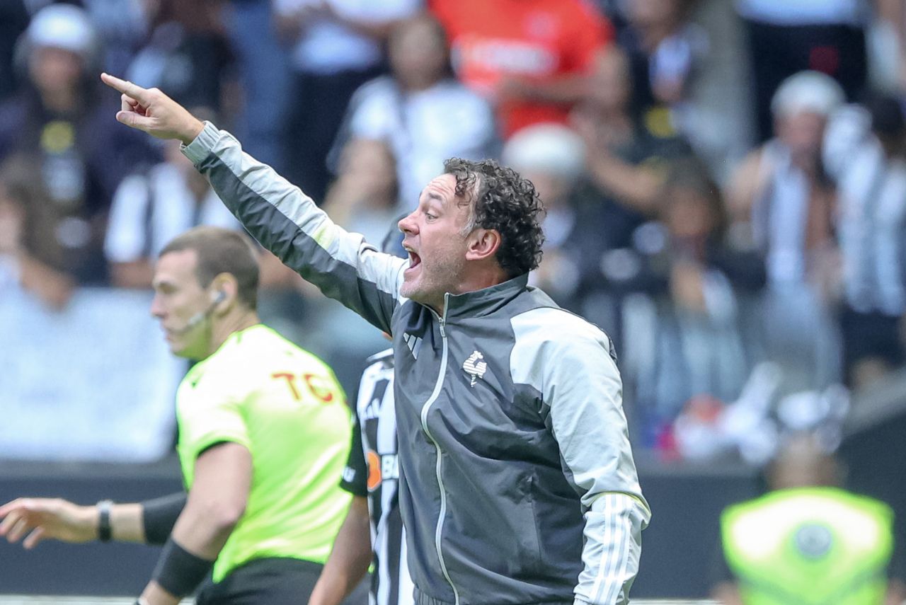 Milito durante empate do Atlético-MG