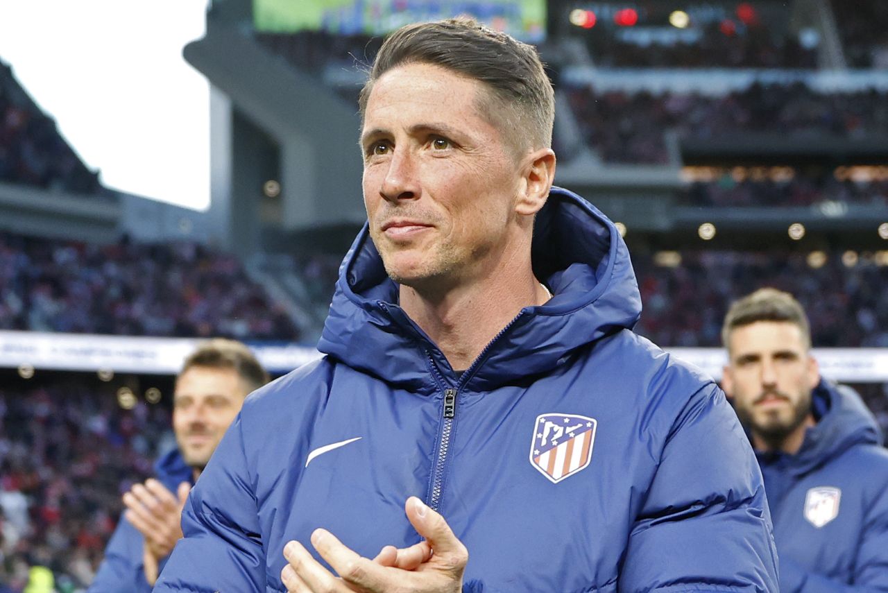 Fernando Torres como treinador da base do Atlético
