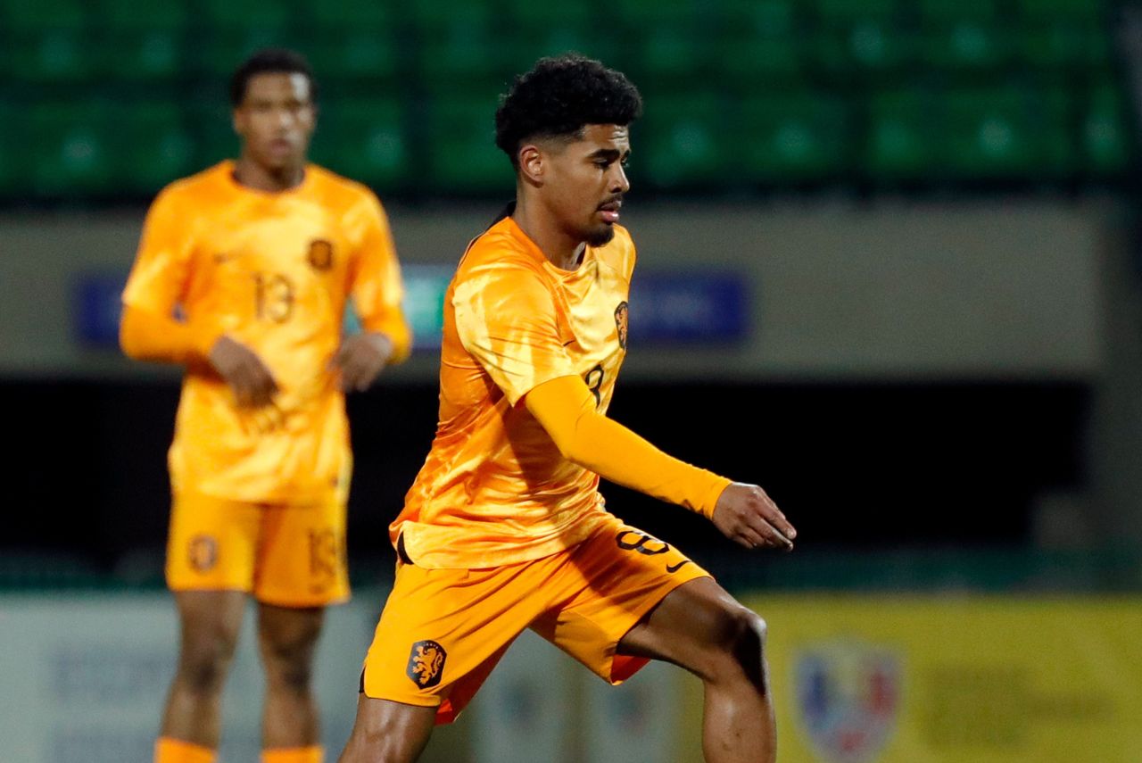 Maatsen em campo pela Holanda