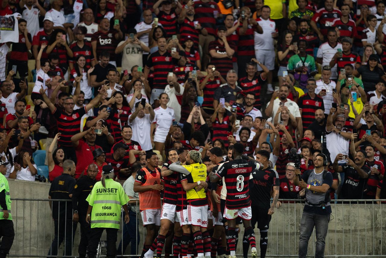 Elenco e torcida foram elogiados por Tite