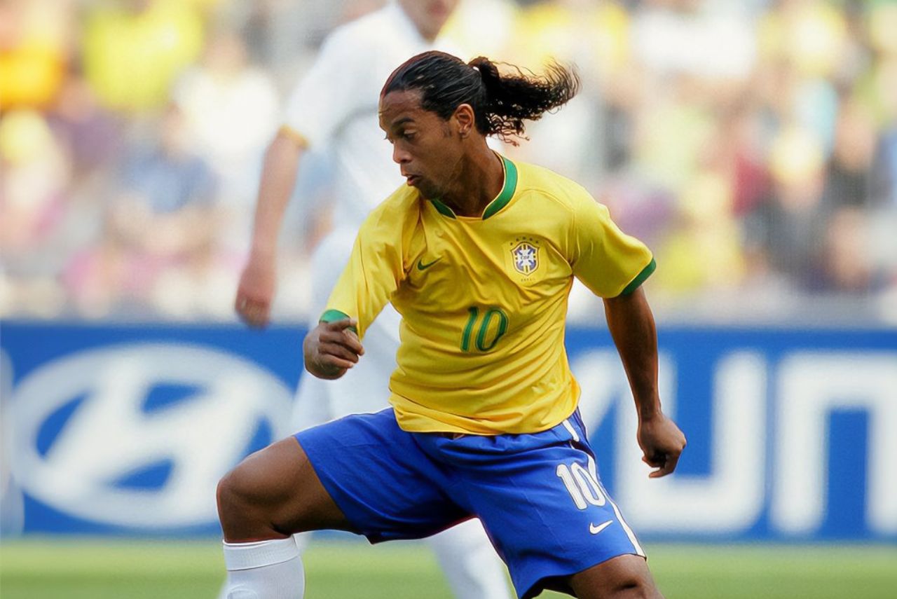 Ronaldinho em campo pela Seleção Brasileira