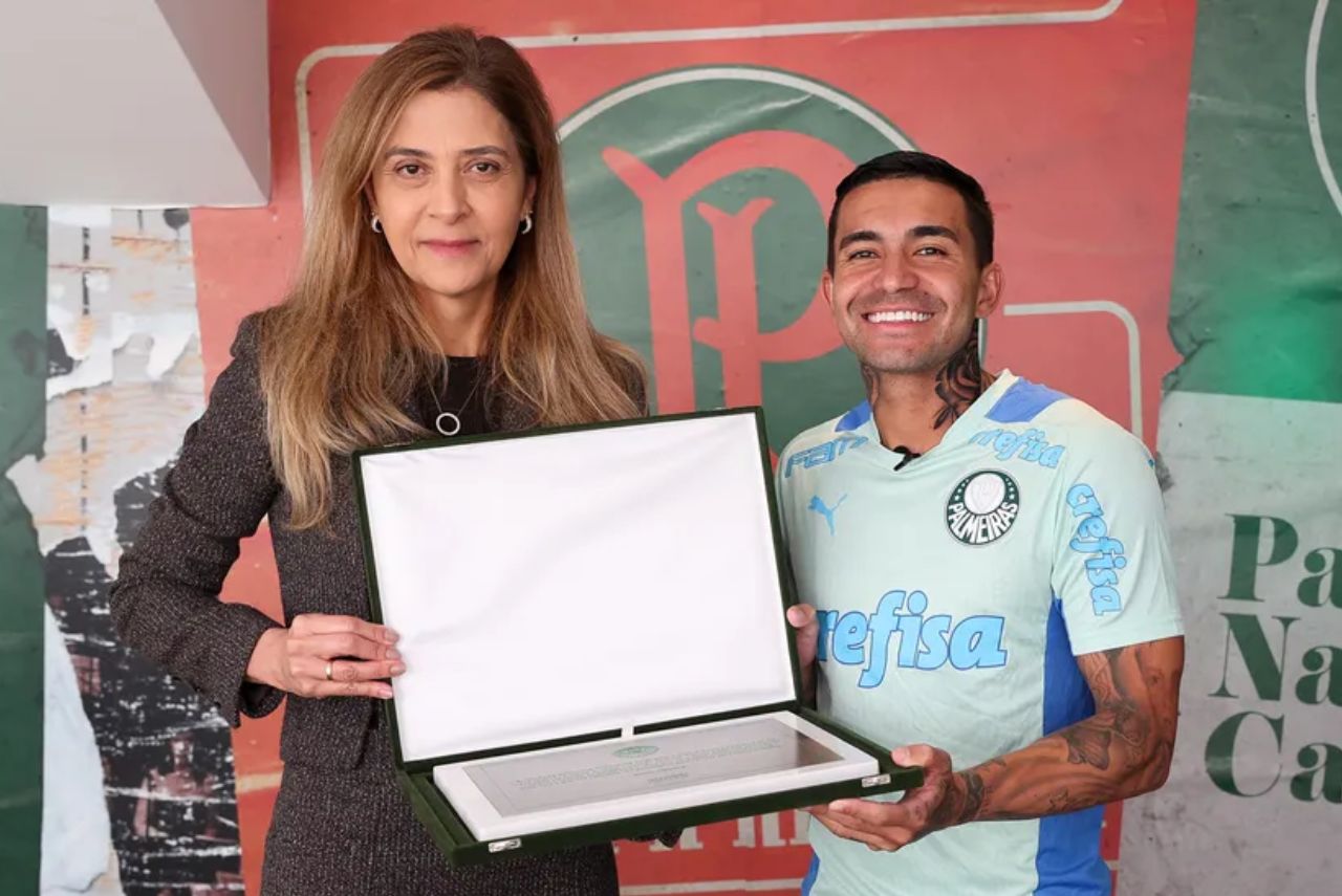 Presidente do Palmeiras ao lado de Dudu