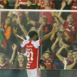 Wesley comemora gol do Internacional