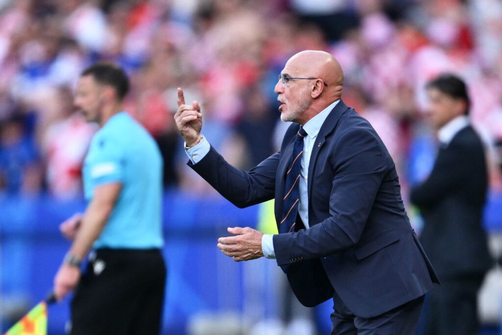 Técnico durante estreia da Espanha na Euro