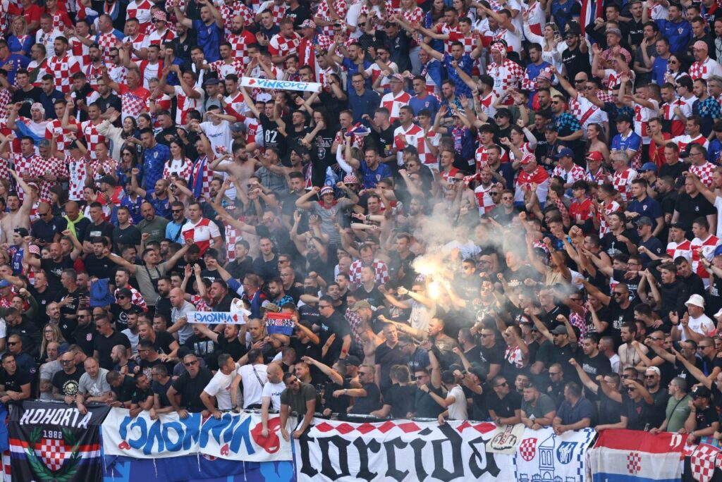 Partida entre Croácia e Albânia teria tido cantos contra a Sérvia