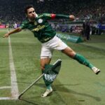 Raphael Veiga comemora gol do Palmeiras