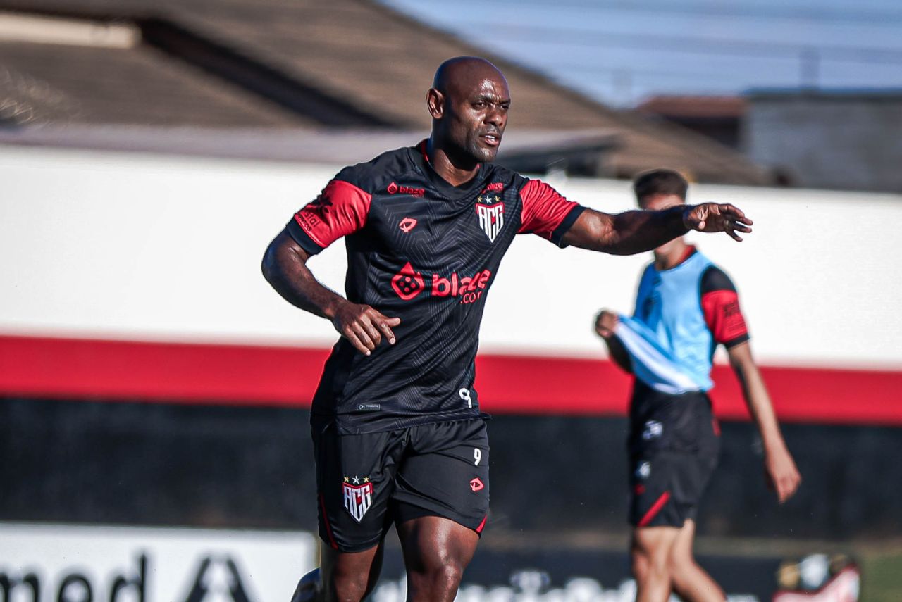 Vagner Love em treino do Atlético