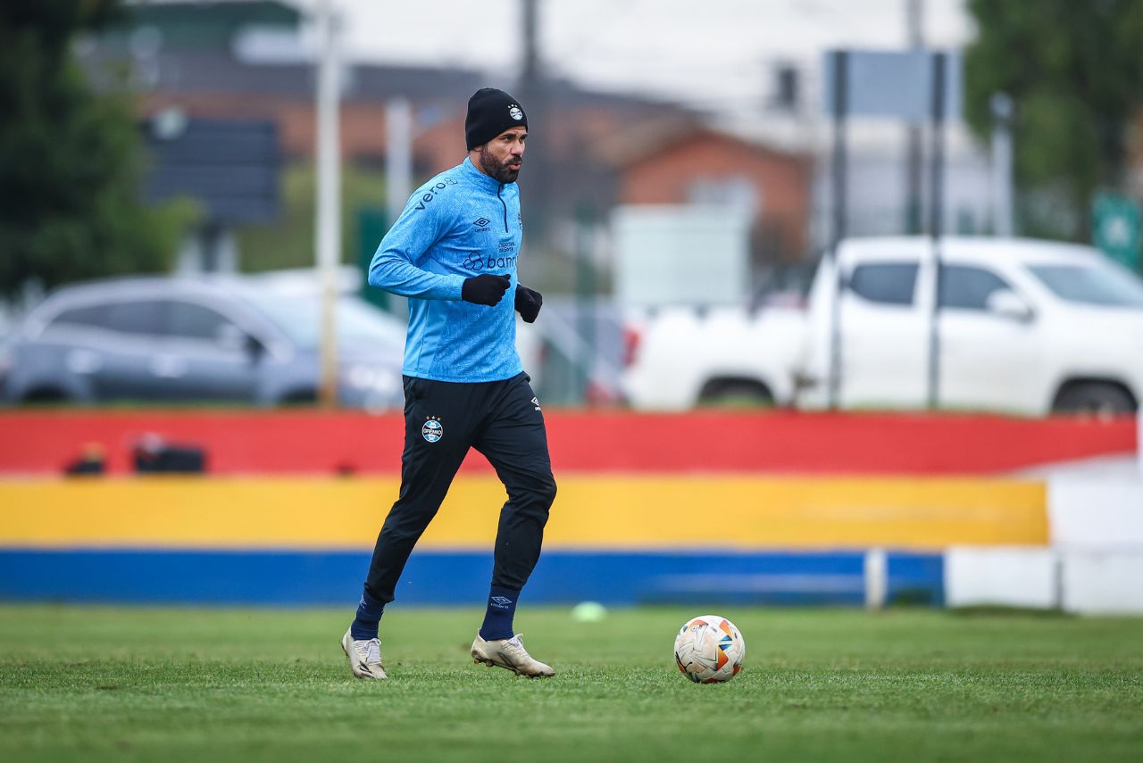 Diego Costa em treino do Grêmio