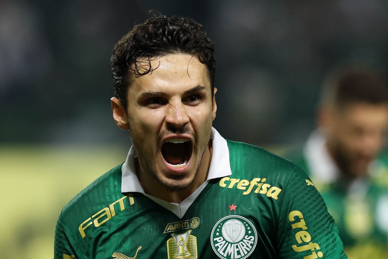 Raphael Veiga, autor de gol do Palmeiras contra o Bragantino