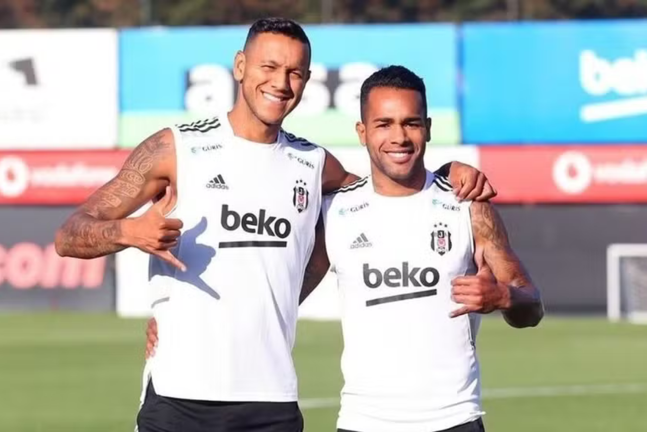 Alex Teixeira e Souza têm retorno encaminhado ao Vasco