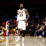 LeBron James deverá continuar nos Lakers por mais três anos
