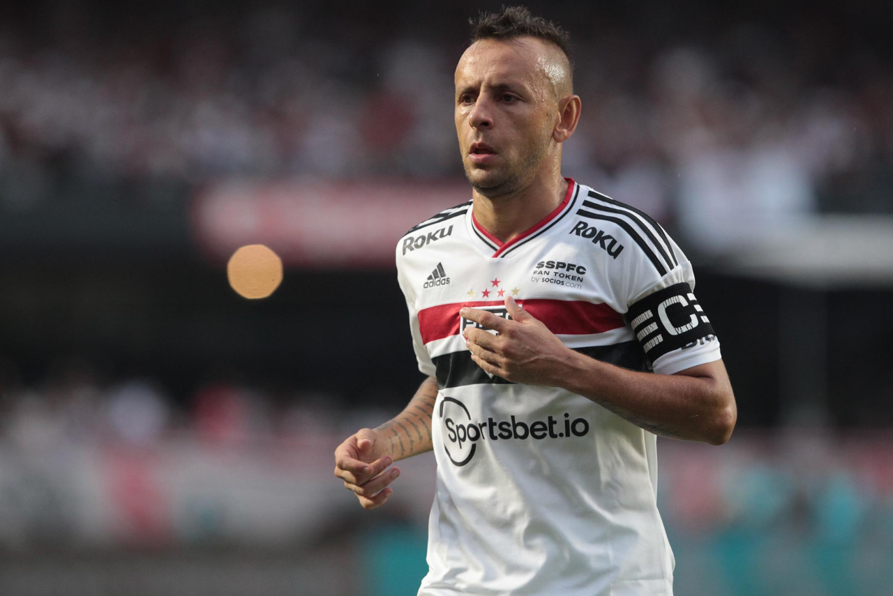 Rafinha volta aos treinos com o São Paulo