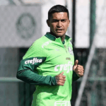 Dudu volta aos treinos no Palmeiras