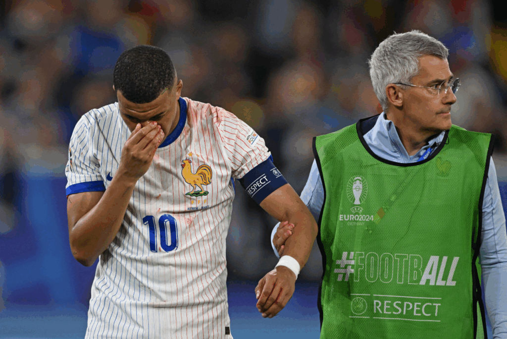 Mbappé demorará seis semanas para ficar 100%