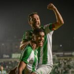 Lucas Barbosa e Nenê comemoram gol pelo Juventude no Brasileirão 2024