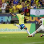 Marta em jogo da Seleção Feminina de Futebol na Arena de Pernambuco