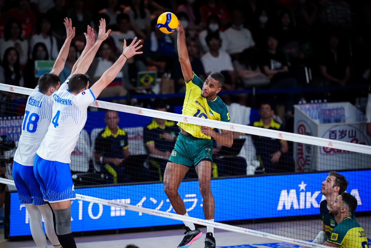 Ricardo Lucarelli em jogo Brasil x Eslovênia na VNL 2024