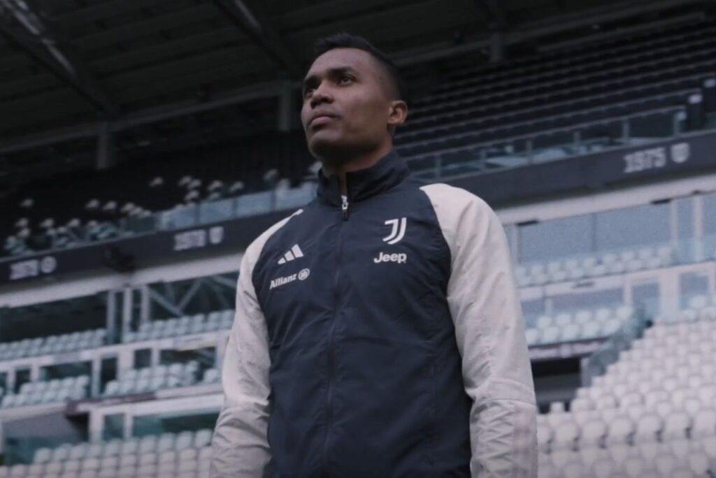 Alex Sandro se tornou o estrangeiro com mais jogos pela Juventus (Foto: Reprodução)
