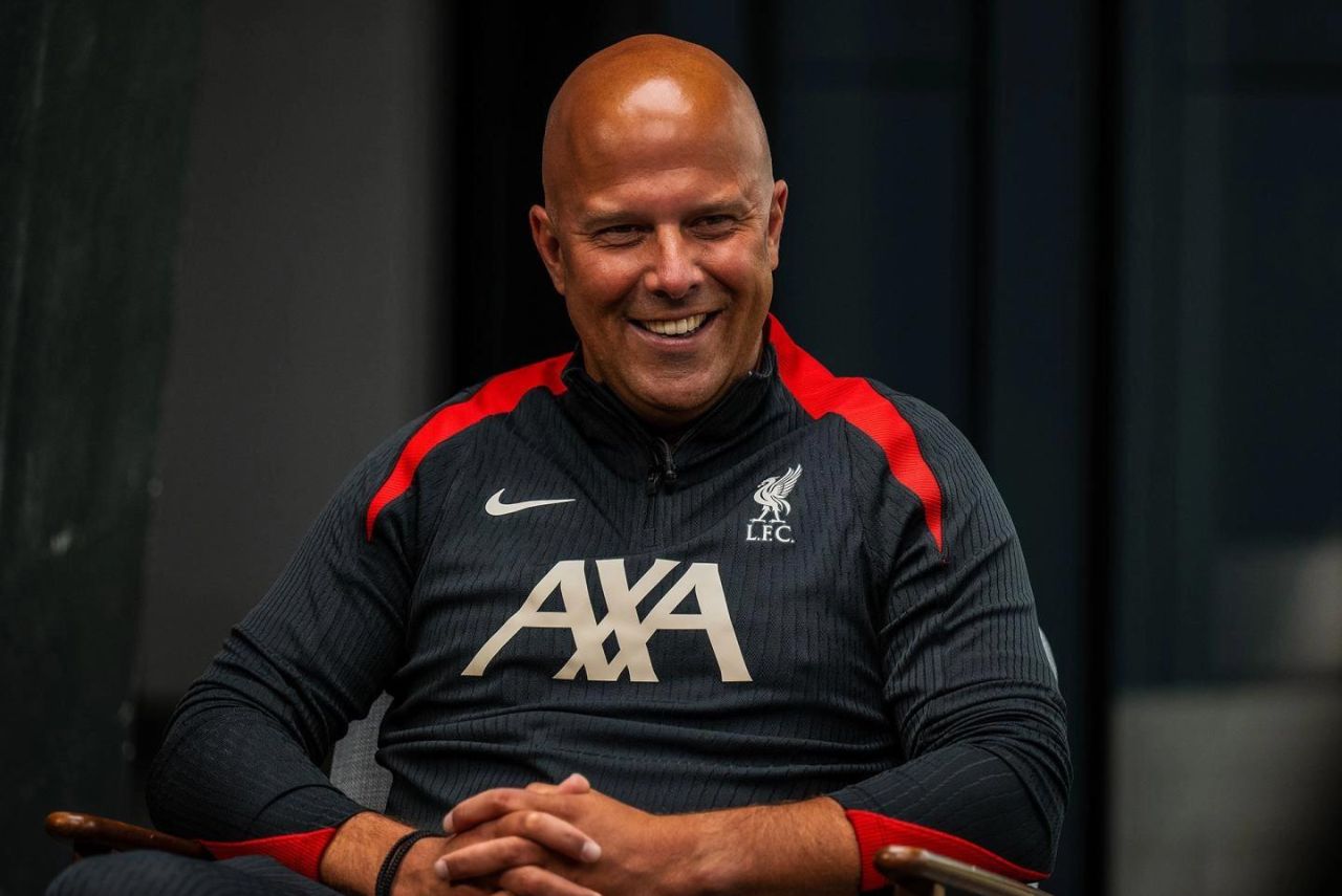 Arne Slot foi apresentado pelo Liverpool nesta quarta (Foto: Divulgação)