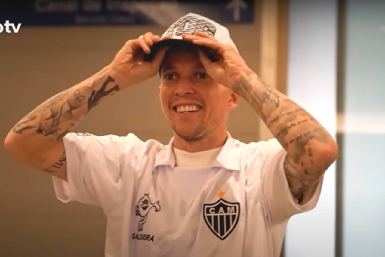 Bernard desembarcou em Minas Gerais nesta terça-feira (4). Foto: Divulgação/Youtube/Galo TV