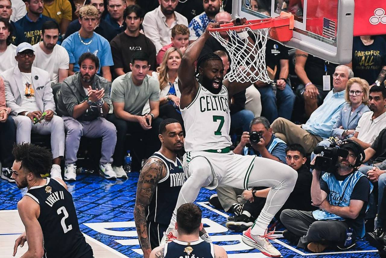 O Boston Celtics está a um passo da conquista da NBA. Foto: Reprodução/X