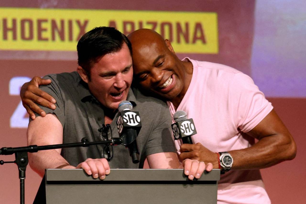 Chael Sonnen e Anderson Silva lutam pela 3ª vez na carreira. Foto: HARRY HOW/GETTY IMAGES NORTH AMERICA/Getty Images via AFP