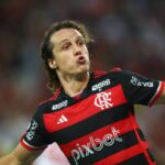 David Luiz foi o herói da vitória do Flamengo. Foto: GILVAN DE SOUZA / CRF