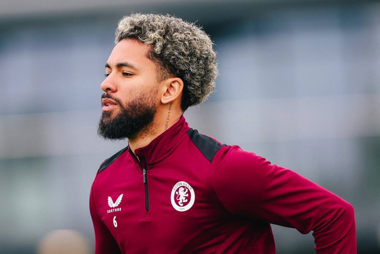 Douglas Luiz foi um dos destaques do Aston Vila na temporada passada. Foto: Reprodução/Facebook