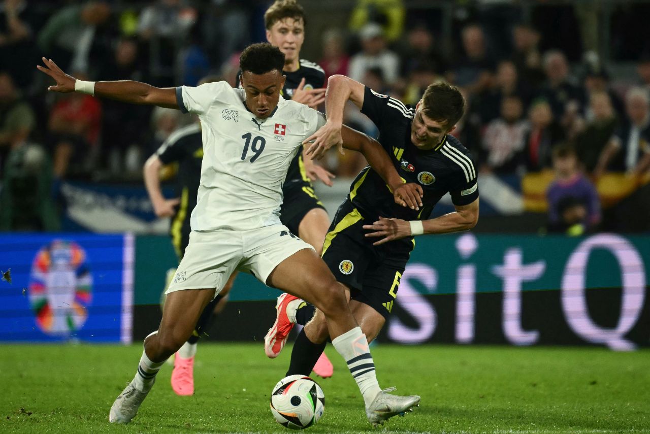 Escócia e Suíça em confronto pela 2ª rodada da Eurocopa 2024 (Foto: Angelo Tzortzinis/AFP)